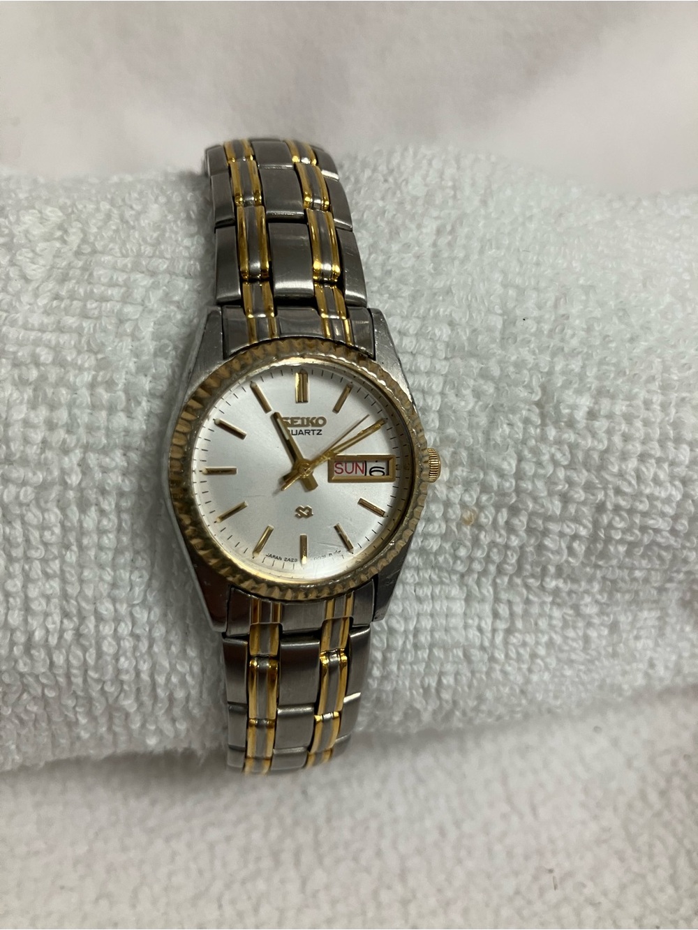 Vintage Ladies Seiko Quartz Two-Tone Dress Watch WORKS! new battery.